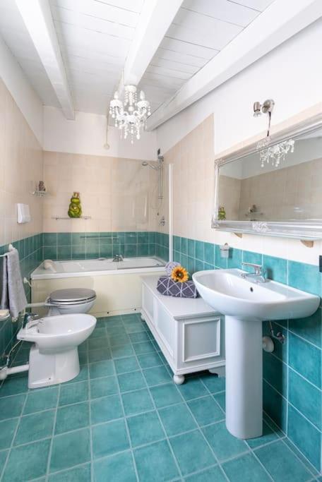 Casa Brilde, Appartamento Con Piscina Salò Exterior foto